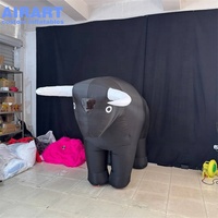 Costume de taureau gonflable en tissu Oxford noir, costume de mascotte de taureau noir gonflable pour défilé d'activités