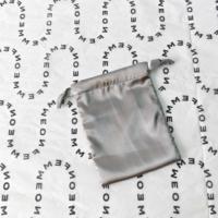 Pochette à cordon en satin personnalisée pour bijoux (colliers, bagues, boucles d'oreilles, bracelets, petits accessoires) – Emballage cadeau de marque, vente en gros