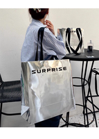 Sac à provisions en carton argenté de luxe pour magasin de détail de vêtements Sacs en papier avec logo personnalisé et poignée de ruban imprimé avec logos