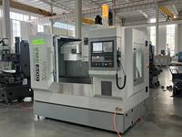 Centre d'usinage vertical CNC 3 axes VMC600 de haute qualité pour mini-fraiseuse CNC