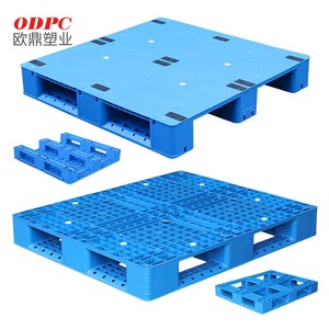 Palettes en plastique empilables robustes à simple face, entrée 4 voies Euro, surface lisse hygiénique, antidérapantes, avec trois patins, entrée 4 voies - Product Image 1