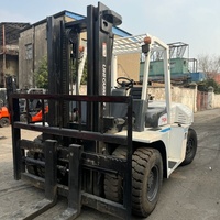 Chariot élévateur diesel d'occasion TCM 7 tonnes, mât bi-étages, pneus pleins tout-terrain, en vente