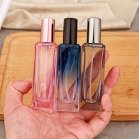 Flacon de parfum de voyage carré de 30 ml avec bouchon à vis, vaporisateur portable en verre, atomiseur vide, flacon cosmétique à pression