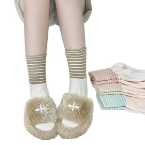 ถุงเท้ายาวครึ่งน่องลายทางสำหรับผู้หญิง หนานุ่ม ซึมซับเหงื่อ อุ่นสบาย ไม่เป็นขุย ทรงหลวม เหมาะสำหรับคู่รัก ใช้ในห้องแอร์ - Product Image 1