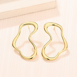 Orecchini a perno a forma di cuore da donna, design irregolare, accessori per l'orecchio per uso quotidiano - Product Image 6