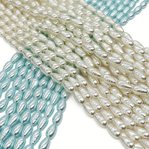 Cuentas de vidrio premium con núcleo pesado, forma Petite Marquise, color Azul Glaciar y Blanco Marfil, con textura de hilo, para DIY estilo Mermaidcore - Product Image 2