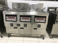 Freidora Comercial Eléctrica/a Gas de Uno/Dos/Tres Tanques con Panel de Control por Computadora y Bomba de Aceite