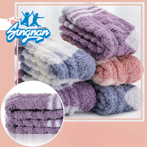 Calcetines de Mujer por Encima de la Rodilla, Gruesos y Afelpados, Cómodos, Suaves y Cálidos para Invierno, Antideslizantes, Regalo para Amigas - Product Image 4