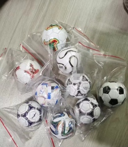 Caja de Regalo Conmemorativa del Mundial de Fútbol <span class=keywords><strong>Mini</strong></span> 1970-2026, <span class=keywords><strong>Mini</strong></span> Balón de Fútbol de Material PU, Recuerdo para Interiores y Exteriores - Product Image 1