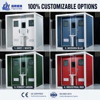 Toilettes portables modernes préfabriquées à double cabine avec lavabo pour usage extérieur sur chantier public