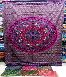 Nouveaux foulards d'été en rayonne imprimés mandala, paréos et sarongs en gros d'Inde avec motifs complexes, longs - Product Image 1