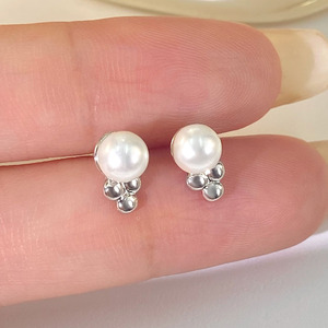 Boucles d'oreilles élégantes coréennes en or plaqué 18 carats avec perles pour femmes - Product Image 1