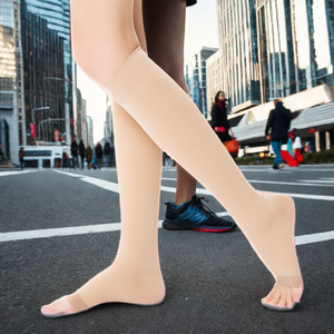 Medias hasta el muslo de compresión médica antiembolismo personalizadas de alta calidad para hombres y mujeres con logotipo en el puño para la temporada de primavera - Product Image 5