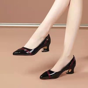 Sandalias de nuevo diseño <span class=keywords><strong>2025</strong></span>, tacón grueso, flores cómodas, hebilla cuadrada de moda poco profunda, zapatos individuales baratos, zapatos de trabajo para mujer - Product Image 2
