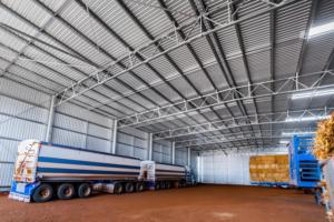 Grande surface ouverte pour l'utilisation de chariots élévateurs et la manutention efficace des marchandises – Entrepôt logistique en acier sur mesure - Product Image 4