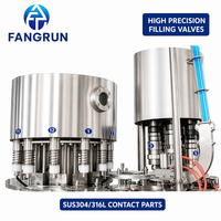 Machine de remplissage, de rinçage et de bouchage de bouteilles d'eau pure minérale entièrement automatique contrôlée par PLC