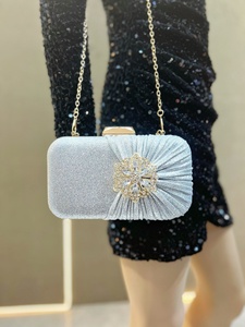 Borsa Clutch con Strass 2026, Pochette da Sera Scintillante da Donna, Borse a Spalla con Catena, Borse a Mano Plissettate con Fiori di Diamanti - Product Image 5