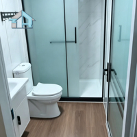 Maison isolée australienne conçue comme une mini-maison et des unités d'habitation complémentaires, conçues comme une maison préfabriquée extensible pour une utilisation privée dans la cour arrière