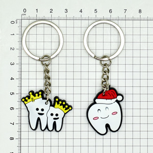 Llavero de PVC con diseño de diente de dibujos animados, venta al por mayor, llavero promocional de metal con diseño de <span class=keywords><strong>dentista</strong></span>, anime, dibujos animados, de <span class=keywords><strong>pegamento</strong></span> blando, con forma de corazón - Product Image 2