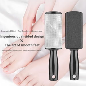Râpe à pieds anti-callosités – Râpe en acier inoxydable à grains grossiers et fins pour éliminer les peaux mortes et polir, lavable, utilisation humide/sèche - Product Image 1