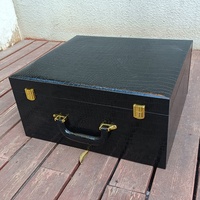 Étui en cuir PU avec boîte à charnière de tailles multiples de logo personnalisé avec boîte d'emballage en grain de crocodile