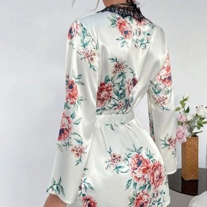 Ensemble trois pièces de vêtements de détente pour femmes, style européen et américain, avec dentelle imprimée, comprenant une camisole, un short et une robe ; tendance - Product Image 2