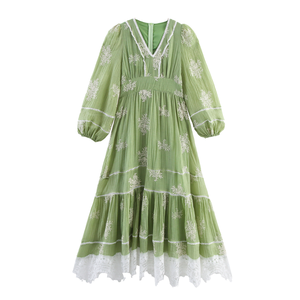 Robe longue à broderie florale verte pour femmes avec col en V et bordure en dentelle Mode décontractée pour le printemps, l'été et l'automne - Product Image 4