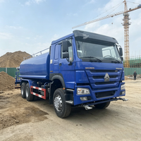 Camion-citerne SINOTRUK HOWO 6x4 pour l'Afrique, travaux miniers et de construction, fonction de pulvérisation multiple, réservoir d'eau antirouille