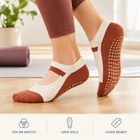 Chaussettes de yoga respirantes en maille, couleur crème rouille, avec blocs de couleur, antidérapantes, pour studio, ajustement flexible, couverture directionnelle, construction à bout plat
