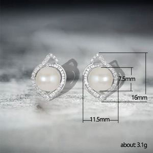 Orecchini a perno in stile perla barocca per donna, gioielli geometrici minimalisti e versatili per le orecchie. - Product Image 5