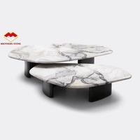 Table en quartzite de forme organique incurvée unique, table basse en marbre à bord irrégulier sur mesure pour villa, chambre, hôtel, mobilier