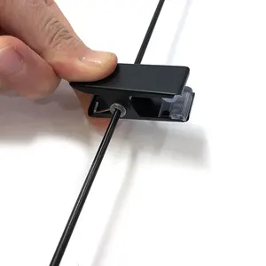 Vendita calda di lusso personalizzato cappotto di marca appendiabiti in legno di frassino appendiabiti con clip - Product Image 5