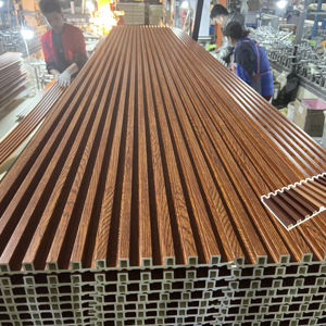 Panneau composite <span class=keywords><strong>de</strong></span> revêtement en <span class=keywords><strong>bois</strong></span> laminé, panneaux muraux <span class=keywords><strong>de</strong></span> remplacement en wpc - Product Image 1