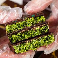 Chocolat au pistache de Dubaï, chocolat au lait de Dubaï, barre de chocolat, prix d'usine, collation halal avec ingrédient à base de noix