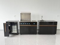 Современная модульная уличная кухня с черным грилем из нержавеющей стали, боковой горелкой и колесами – портативный кухонный остров для барбекю и пикников