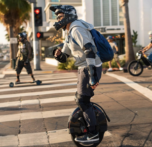 <span class=keywords><strong>INMOTION</strong></span> <span class=keywords><strong>V10F</strong></span> monocycle électrique original de 16 pouces, 72V 2000W, monocycle électrique à roue unique, vitesse de 40 km/h avec lampes - Product Image 4