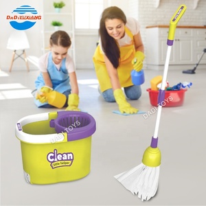 Outil <span class=keywords><strong>de</strong></span> nettoyage <span class=keywords><strong>de</strong></span> simulation <span class=keywords><strong>de</strong></span> logement Ensemble <span class=keywords><strong>de</strong></span> jeu <span class=keywords><strong>de</strong></span> simulation pour enfants, Kit <span class=keywords><strong>de</strong></span> costume <span class=keywords><strong>de</strong></span> <span class=keywords><strong>ménage</strong></span> en plastique Ensemble <span class=keywords><strong>de</strong></span> jeu propre pour enfants - Product Image 3