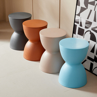 Tabouret en plastique nordique, pouf à chaussures pour entrée, chaise de maquillage tendance, tabouret créatif mobile pour salon domestique