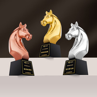 Trophée en métal cristallin pour récompenses équestres, prix annuel pour les employés exceptionnels, gravé sur mesure en forme de cheval