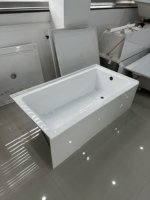 Baignoire d'angle en acrylique encastrée de luxe avec installation encastrée, écologique, pour une immersion relaxante, idéale pour les hôtels sur le marché nord-américain