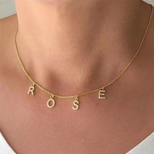 Collar con Colgante de Letra Personalizado, Joyería para Mujeres y Hombres, Chapado en Oro y con Circonita - Product Image 2