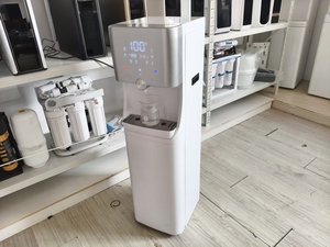 Distributeur d'eau à compresseur en plastique à chargement par le bas avec sécurité enfant, pour eau chaude, froide et tiède, idéal pour hôtels, camping-cars et usage domestique - Product Image 5