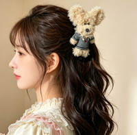 Peluche ours super mignonne avec accessoires de personnalité exagérés et uniques. Une jolie coiffe de style Lolita.