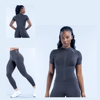 Haut zippé à manches courtes Defy Dynamic + Leggings |   Ensemble d'entraînement 2 pièces - Berry