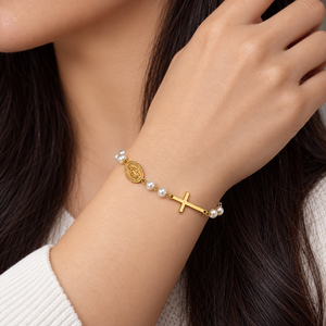 Pulsera de Perlas de Imitación con Cruz, Chapada en Oro de 14K, Opciones de Color Oro y Plata, para Mujer - Product Image 5