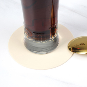 Set de table en cuir PU design, forme galet organique, élégant, écologique, antidérapant, diamètre 300 mm, facile à nettoyer, luxe - Product Image 6