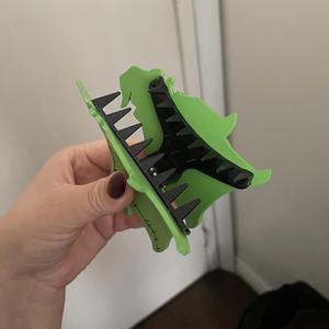 Diseño Pesadilla antes de Navidad Oogie Boogie Glow-In-The-Dark Pinza para el cabello - Product Image 3