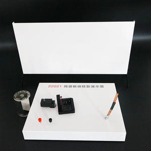 Proyector de Movimiento Armónico Simple: un instrumento de experimentación física para proyectar movimientos de ondas sinusoidales y cosinusoidales. - Product Image 1
