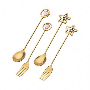 Cuchara de Café y Tenedor para Pastel de Acero Inoxidable Dorado Premium con Diseño de Estrella y Corazón - Product Image 1