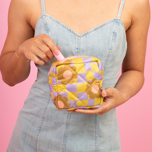 Bolsa de Maquillaje Pequeña Acolchada de Poliéster Ecológica en Oferta, Botellas de Agua Recicladas, Bolsa Moderna Acolchada con Flores - Product Image 6